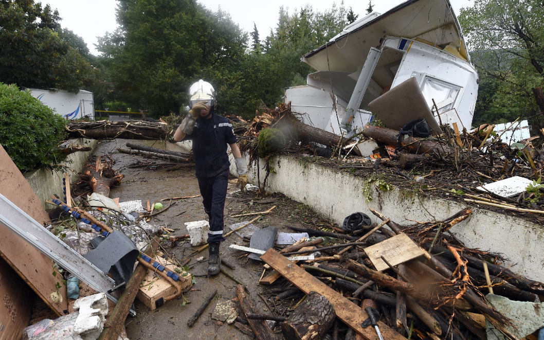 Auvergne Rh Ne Alpes Apr S Les Inondations L Tat De Catastrophe