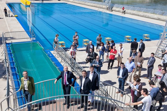 piscine du Rhône sud avec élus