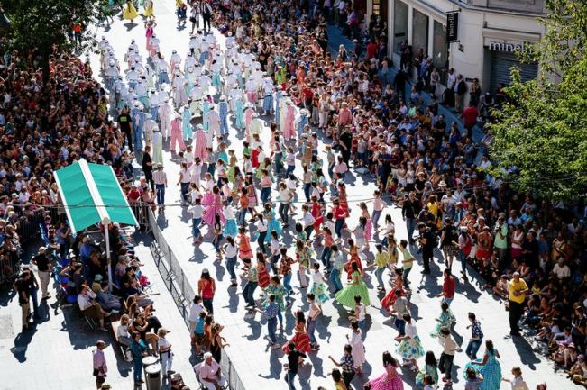 Défilé de la Biennale danse 2014, rue de la République © Stéphane Rambaud