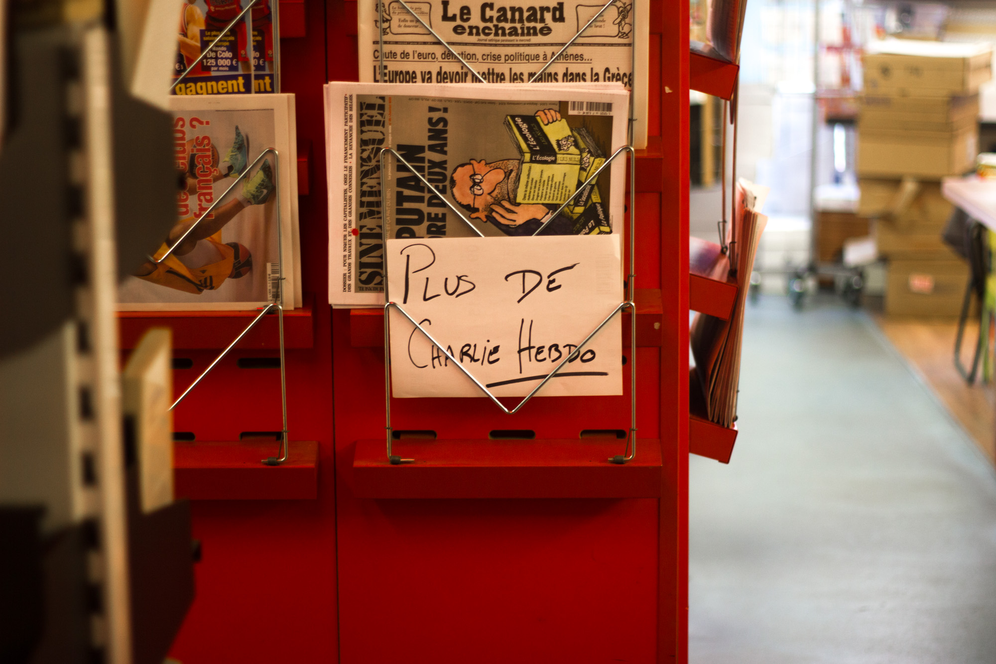 Kiosque à Lyon, le 7 janvier 2015 © Jeanloup Bernard