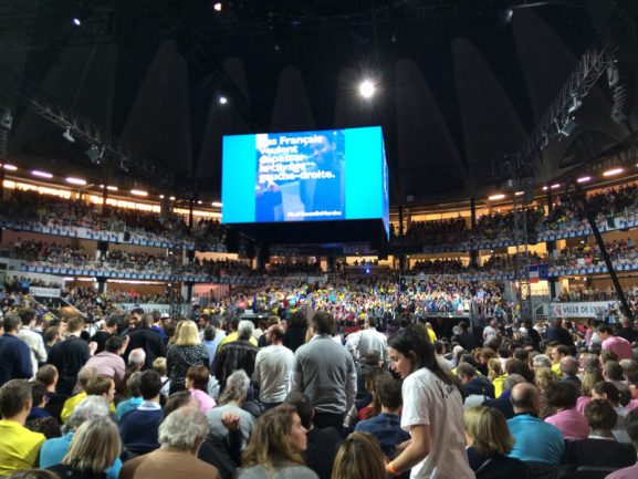 Macron meeting Gerland salle