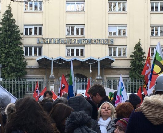 Manifestation devant la Préfecture du Rhône le 15 novembre 2017 sur les contrats aidés