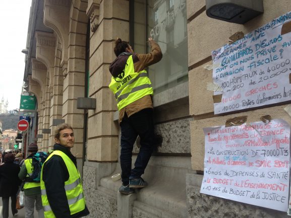 Action Attac et ANV Cop 21 contre la BNP Paribas