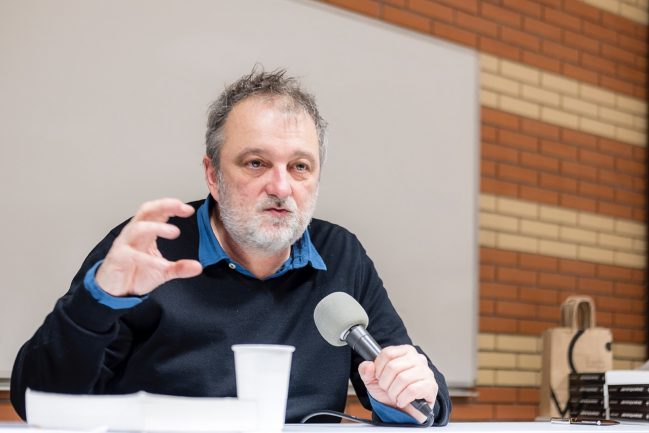 Denis Robert, lors d’une conférence à Lyon – mars 2018 © Tim Douet