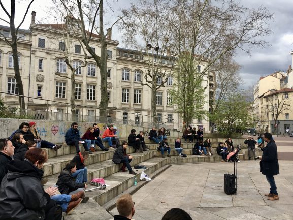 Rassemblement Nuit Debout sur la place Guichard