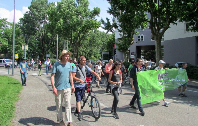 Marche des cobayes à Grenoble.