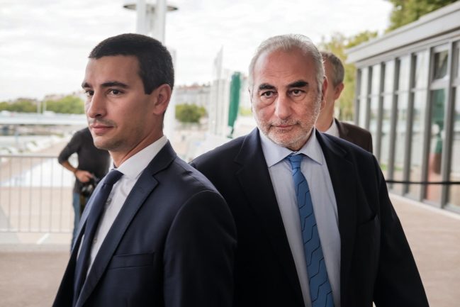 Yann Cucherat, avec le maire de Lyon, Georges Képénékian, en septembre 2017 © Tim Douet