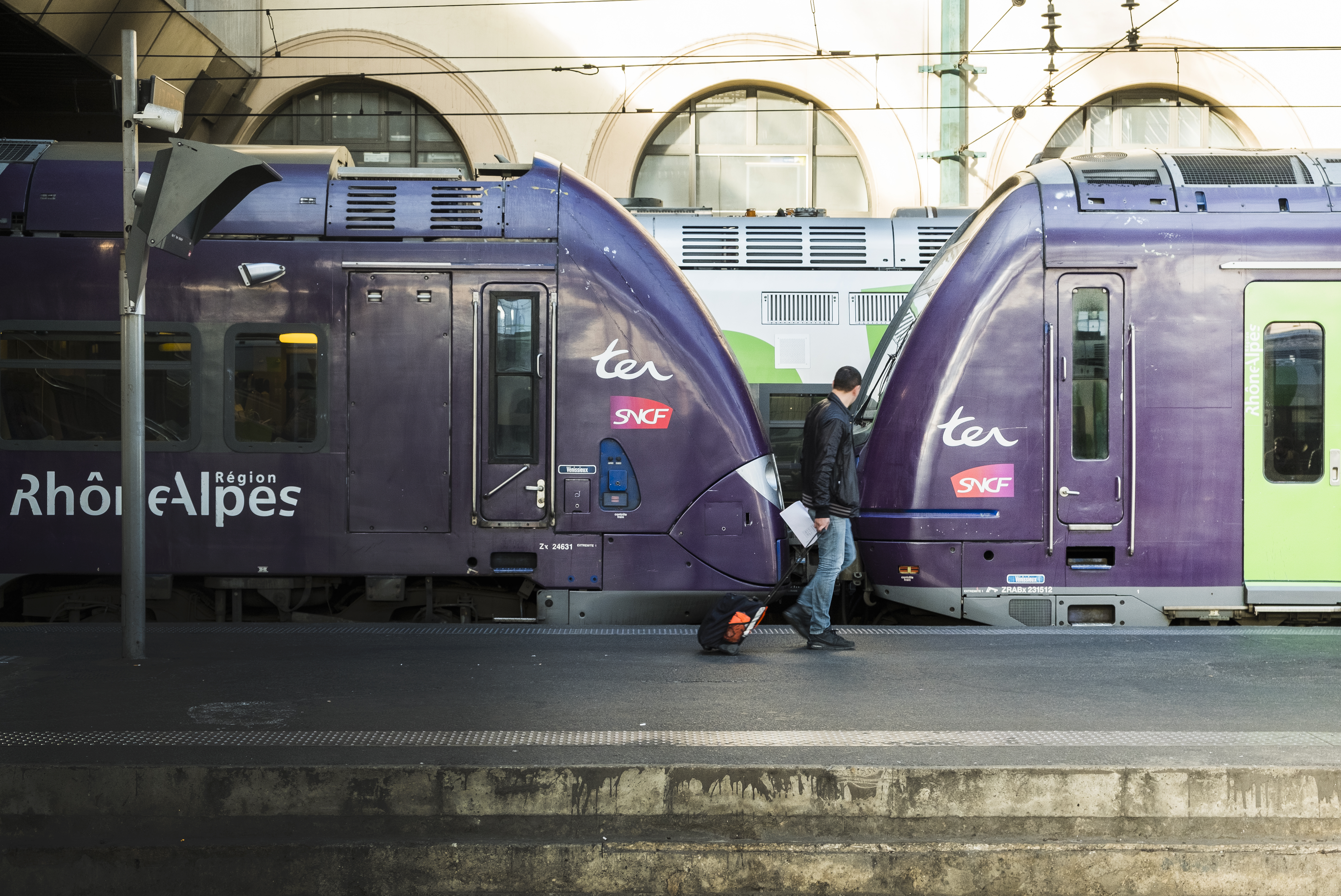 Lyon Un Eboulement Perturbe La Ligne Entre Lyon Et Le Puy En Velay