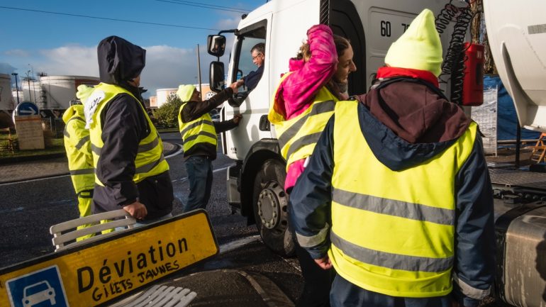 à Lyon Des Gilets Jaunes Envahissent Les Voies De La7 Vidéo