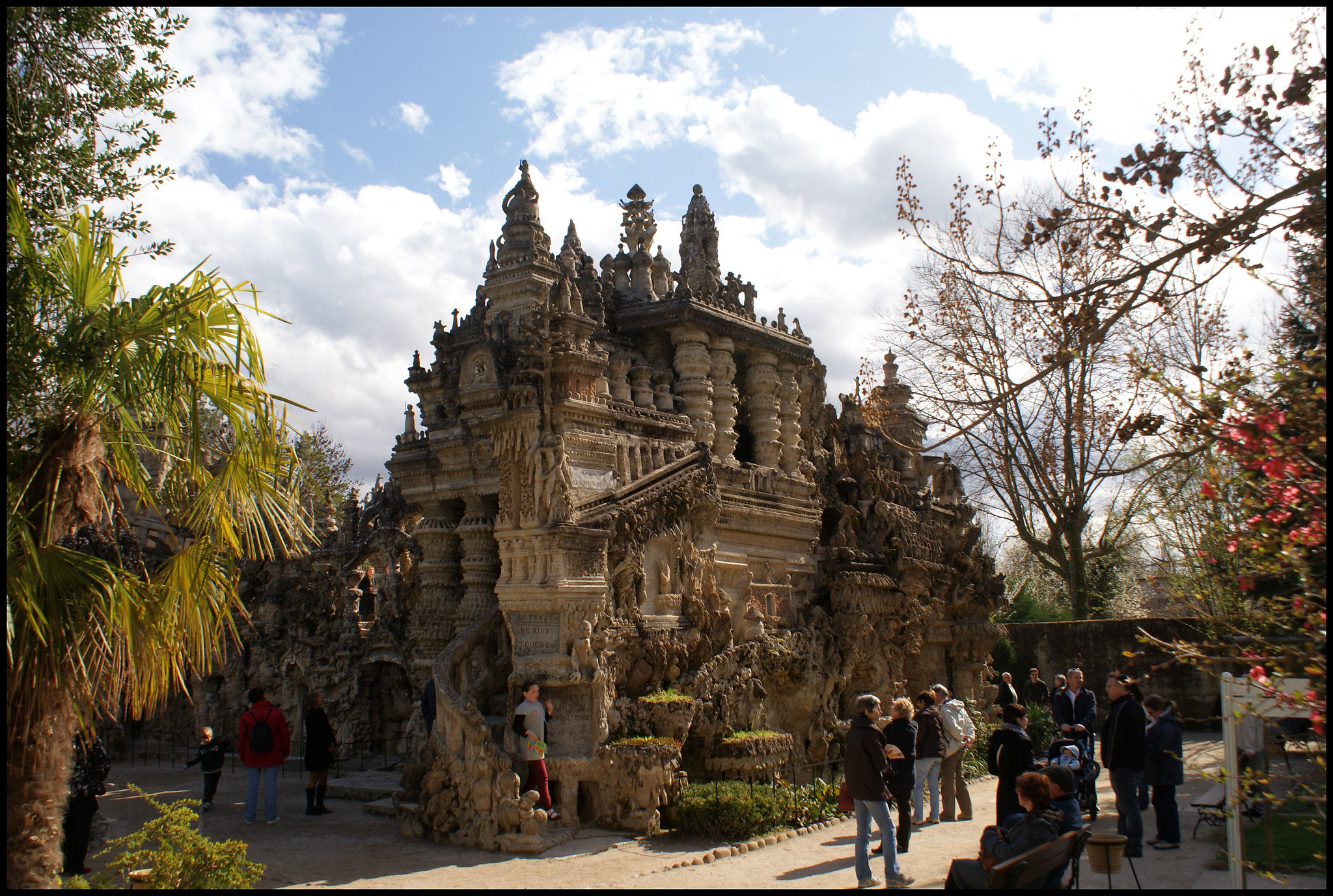 A 1h De Lyon Le Palais Ideal Du Facteur Cheval Bat Son Record De Visites