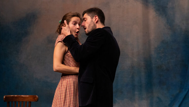 Héloïse Lecointre et Arthur Fourcade dans “Dom Juan” – Mise en scène Olivier Maurin © Michel Cavalca