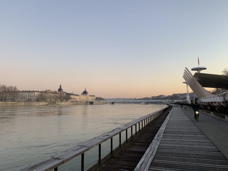 the banks of the Rhône under the swimming pool closed for cyclists and pedestrians