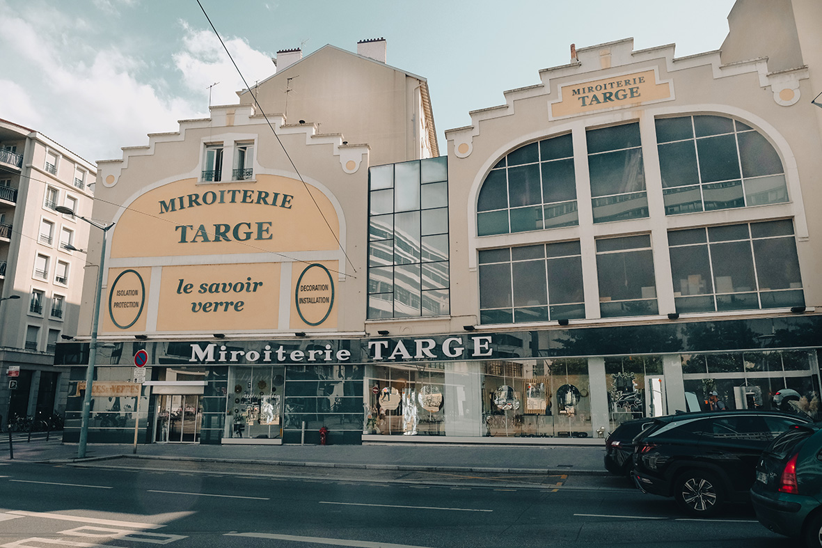 “Le verre est toujours un matériau d’avenir. 100 % recyclable, il n’est plus seulement pensé pour faire passer la lumière” @AntoineMerlet