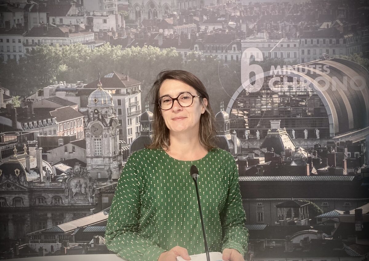 Ingrid Salle est libraire indépendante à la librairie de La Place, dans le 8e arrondissement de Lyon.