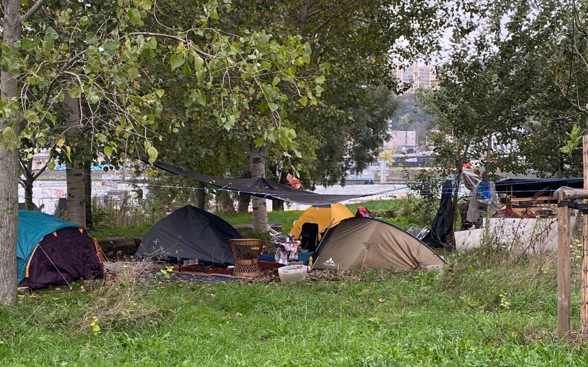 Lyon camp de réfugiés parc Gerland