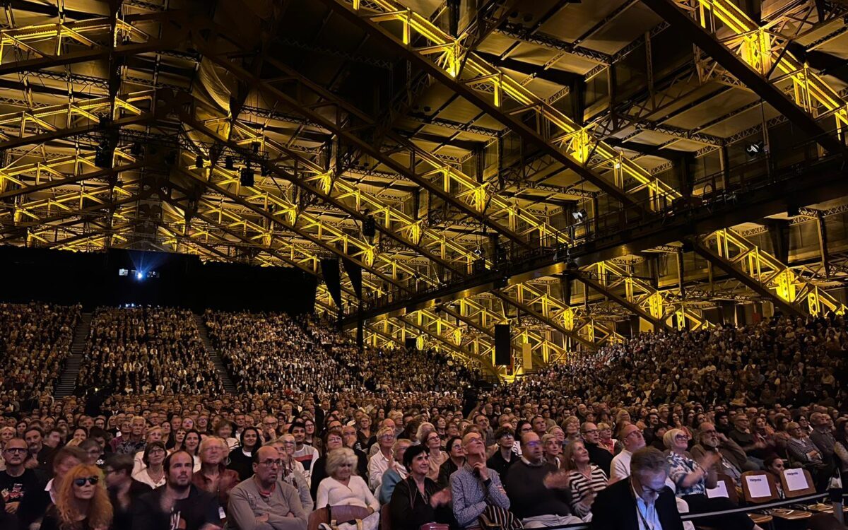 5 000 personnes étaient présentes pour la cérémonie d'ouverture à la Halle Tony Garnier. (@AD)