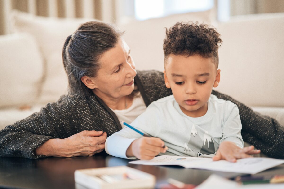 Illustration devoir enfants @Photo de Mikhail Nilov /Pexels