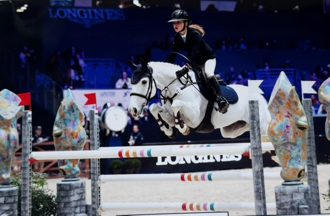 jumping poney