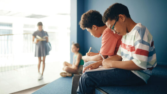 élèves à l'école apprentissage