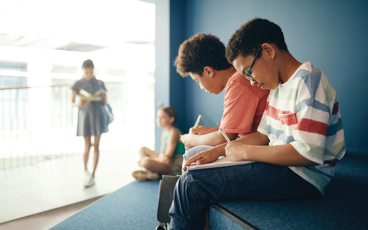 élèves à l'école apprentissage