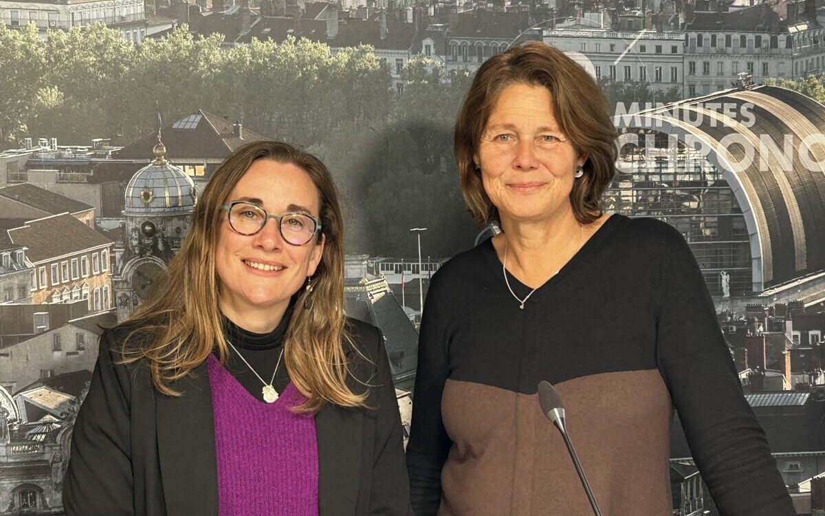 Claire Valiente Moro, enseignante chercheuse au laboratoire d'écologie microbienne de Lyon 1 et Christina Aschan-Leygonie, maître de conférences en géographie à l'université de Lyon 2