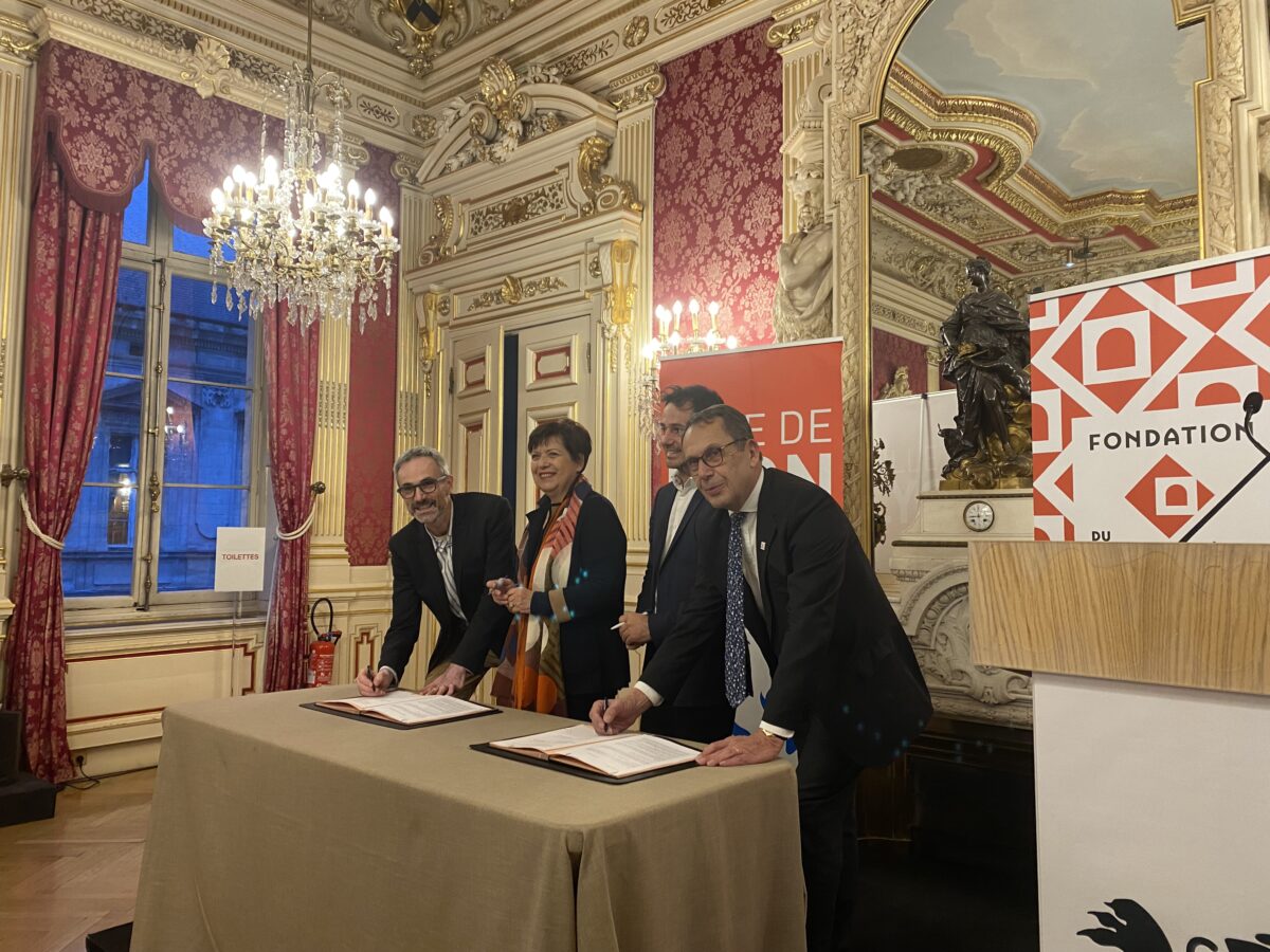 Signature à l'Hotel de Ville