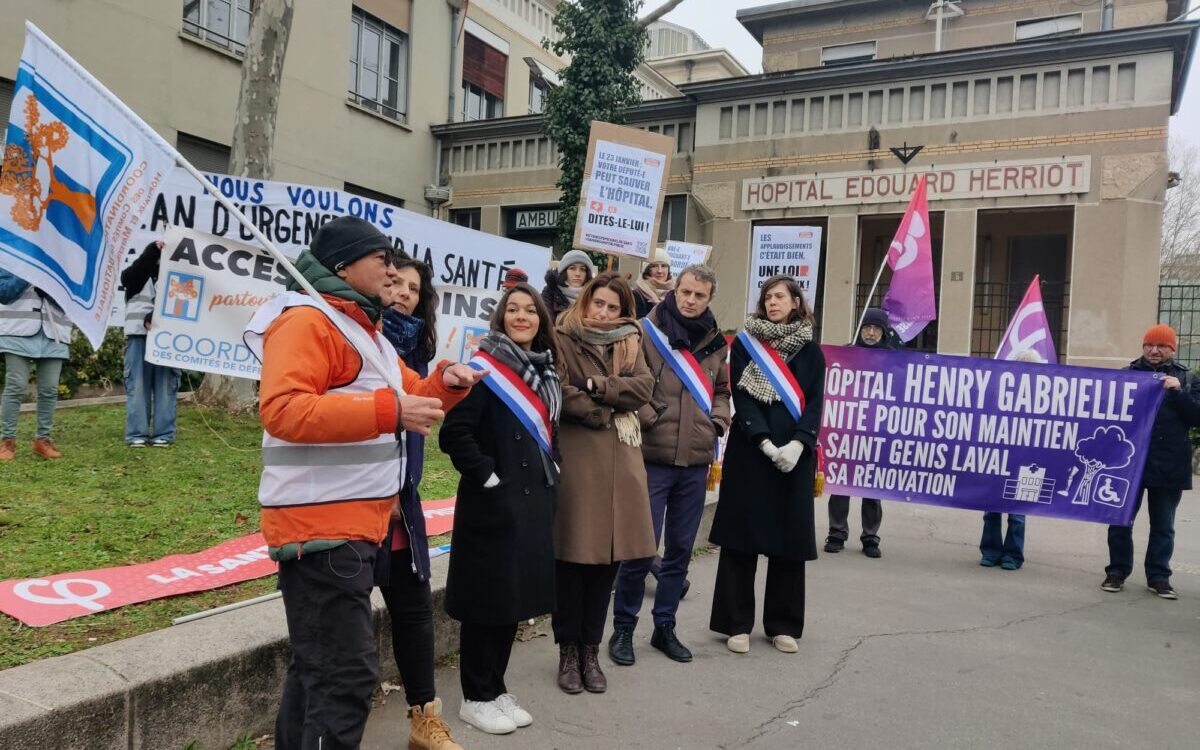 mobilisation hôpitaux lyon le 18/01/24 en présence d'élus NFP