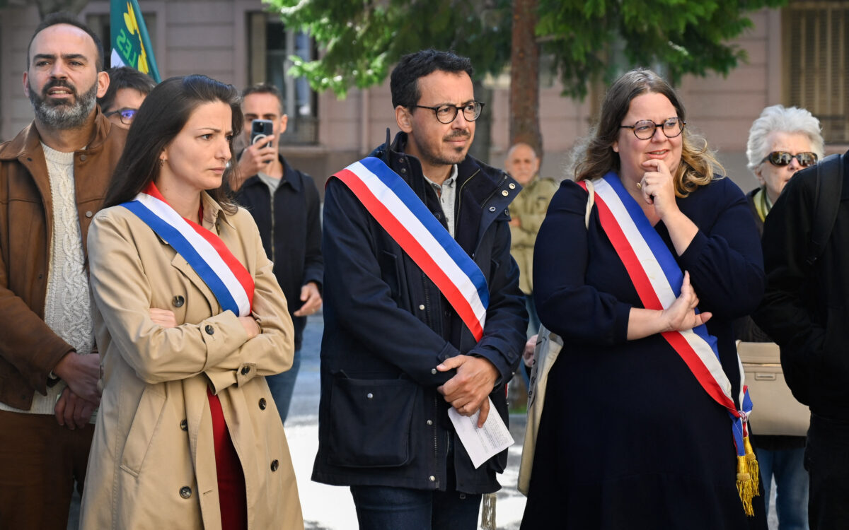 De gauche à droite, la députée écologiste de Lyon, Marie-Charlotte Garin, l'adjoint au maire de Lyon LFI, Laurent Bosetti et la maire écologiste du 7e arrondissement, Fanny Dubot. (Photo Matthieu Delaty / Hans Lucas via AFP)